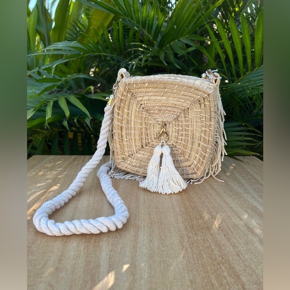 Boho Chic Square  Fringe Handwoven Shoulder Bag - Boho Chic Summer Shoulder Bag - Picture 5 of 6